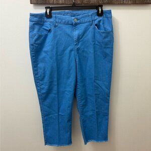 Chico's Light Blue Girlfriend Slim Leg Capris size 2